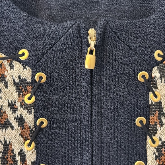 St. John Animal Print Full Zip Jacket Embellished w/Gold Grommets Sz 8 - Picture 3 of 12